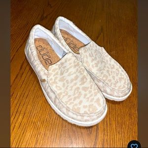 Hey Dude Misty Cheetah Loafer Size 11 Slip on Lightweight Machine Washable
